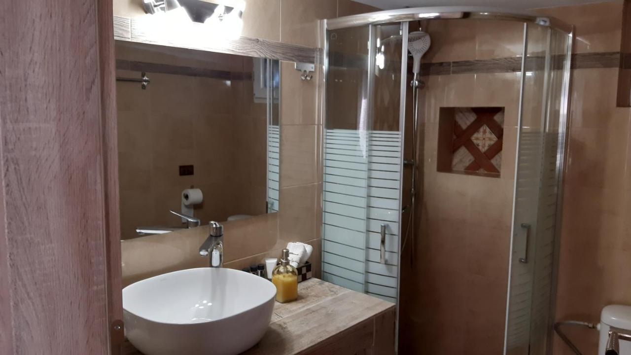 Room Near The Airport Pikérmion Extérieur photo