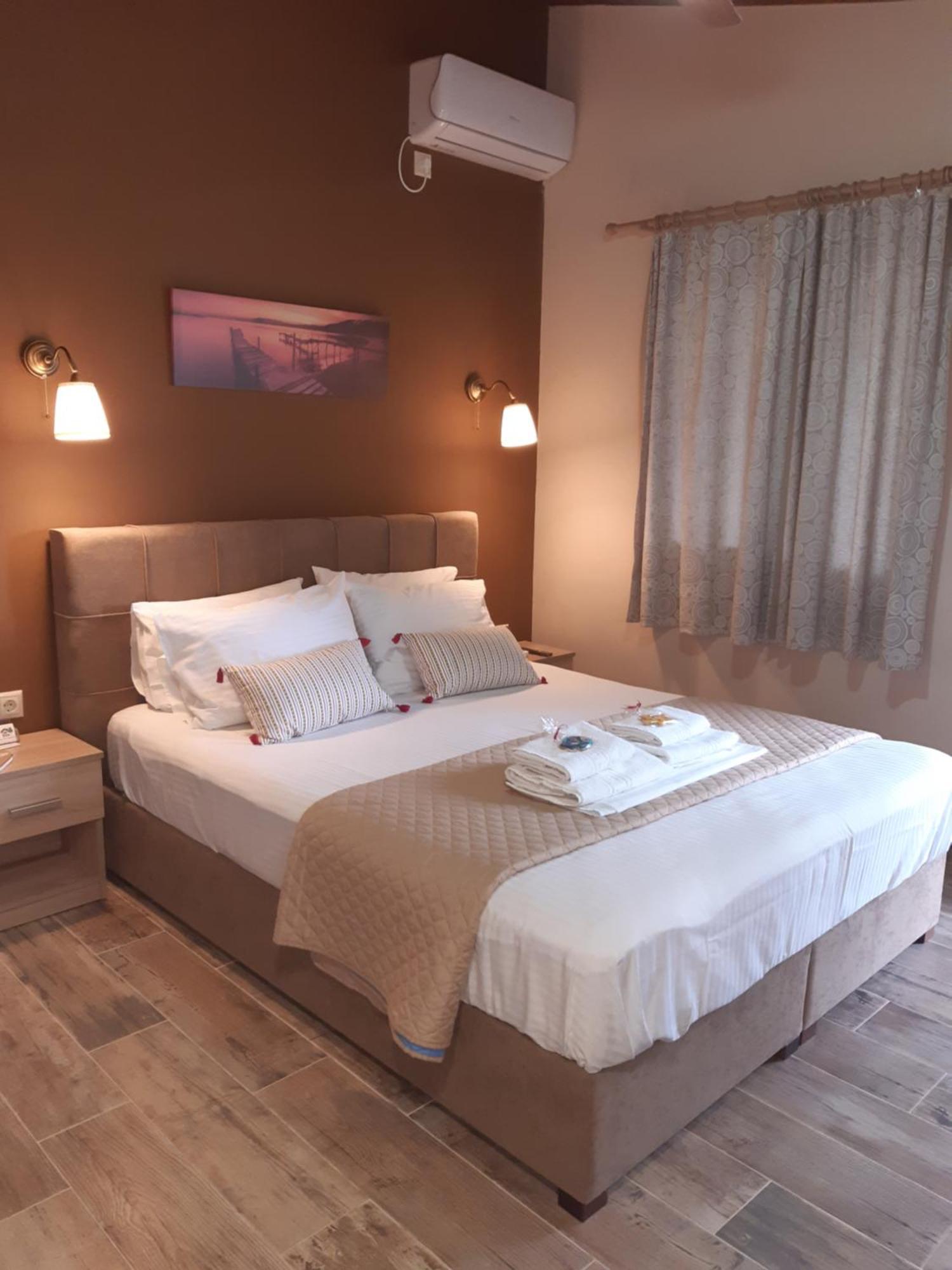 Room Near The Airport Pikérmion Chambre photo