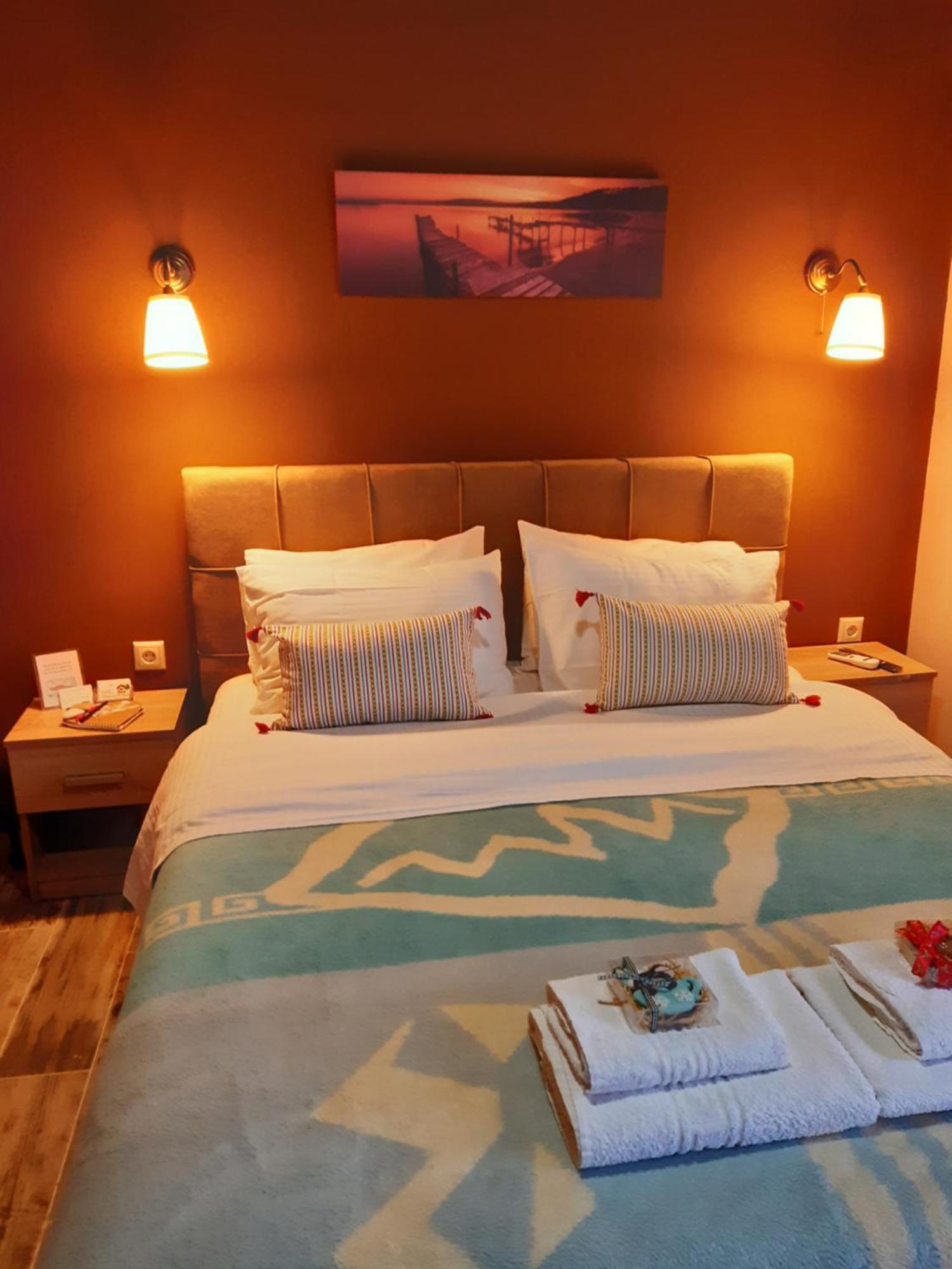Room Near The Airport Pikérmion Chambre photo