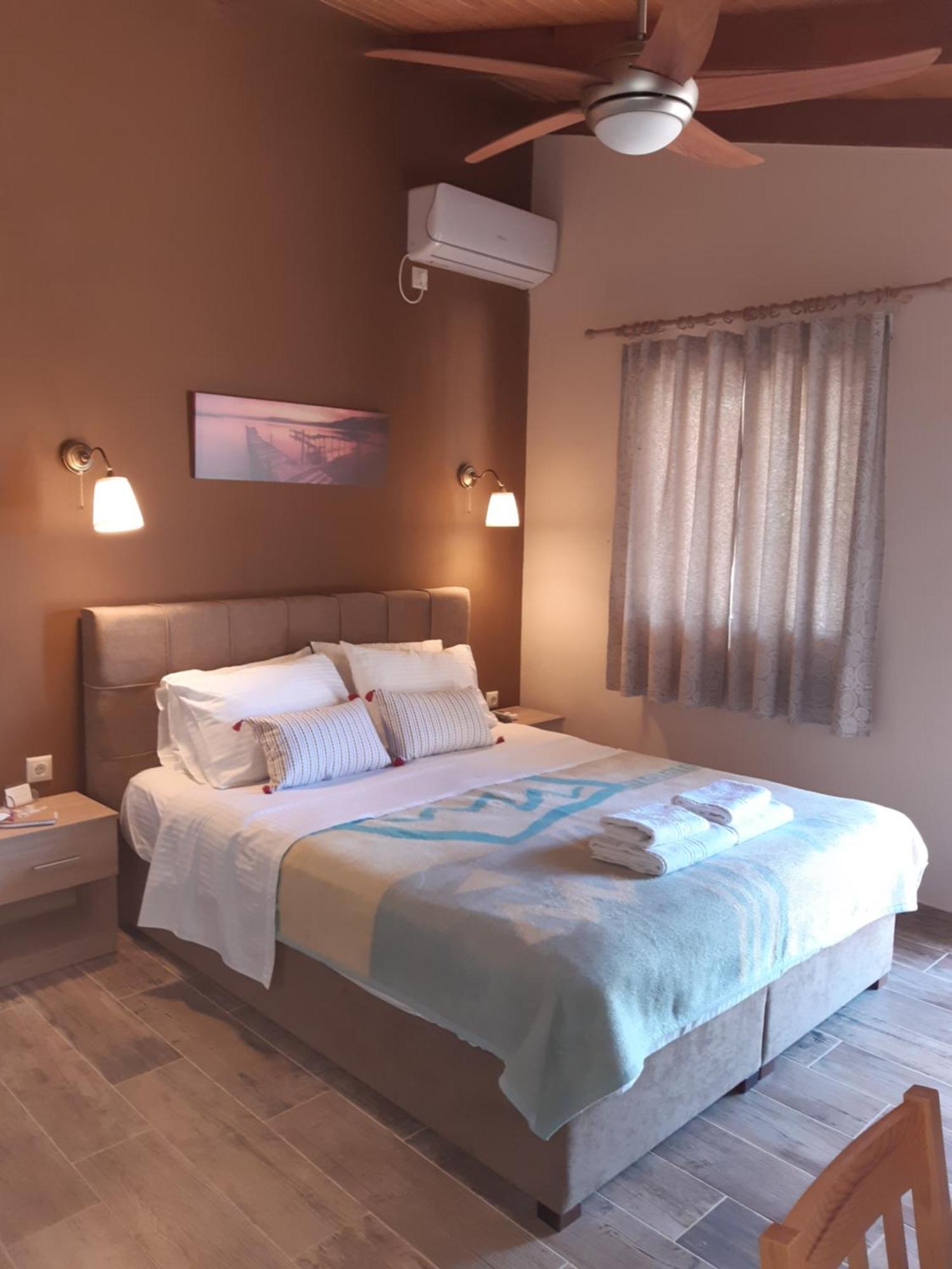 Room Near The Airport Pikérmion Chambre photo